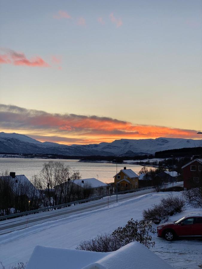 Lyngen, Mackay Appartment, Lyngen Lyngseidet Εξωτερικό φωτογραφία