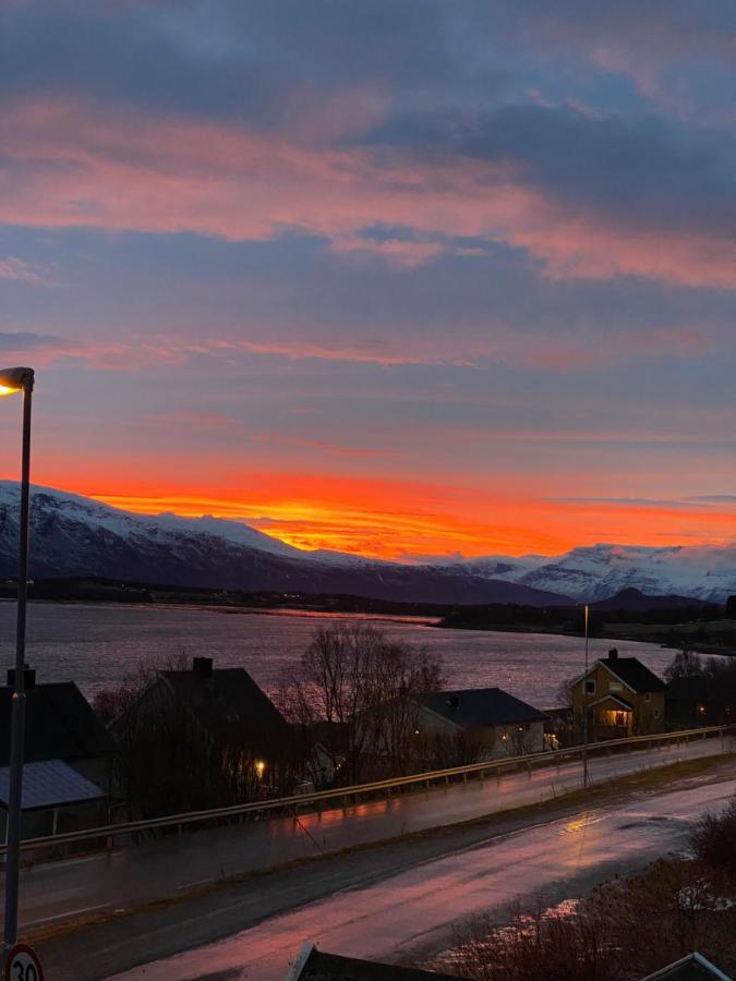 Lyngen, Mackay Appartment, Lyngen Lyngseidet Εξωτερικό φωτογραφία